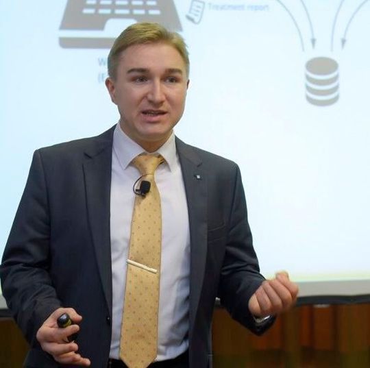 Stefan Bolleininger ist ein Tausendsasa der Regulatory Affairs. Auf der Compamed bietet er kostenlose MDR-Beratung an. Stefan Bolleininger ist ein Tausendsasa der Regulatory Affairs. Auf der Compamed bietet er kostenlose MDR-Beratung an.