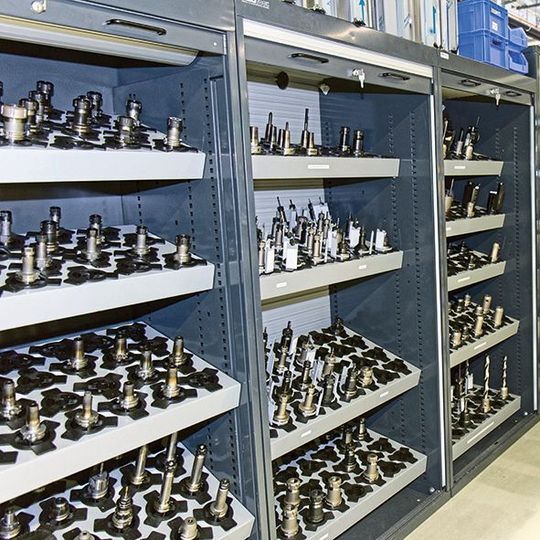 Mit einer Werkzeugverwaltungs-Software ist es deutlich einfacher, die Übersicht über die zahlreichen Werkzeuge zu behalten. Mit einer Werkzeugverwaltungs-Software ist es deutlich einfacher, die Übersicht über die zahlreichen Werkzeuge zu behalten.