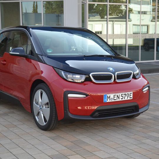 Vom rein elektrischen BMW i3 wurden im vergangenen Jahr insgesamt 2.791 neu zugelassen. Von Januar bis September 2018 waren es bereits 2.629 rein elektrische Einheiten. Vom rein elektrischen BMW i3 wurden im vergangenen Jahr insgesamt 2.791 neu zugelassen. Von Januar bis September 2018 waren es bereits 2.629 rein elektrische Einheiten.