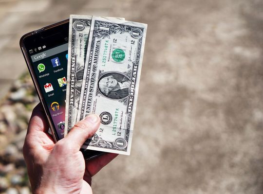 Mobile Payment oder doch lieber altbewährte Barzahlung? Bequemlichkeit und Sicherheit sind zwei wichtige Aspekte bei dieser Frage. Mobile Payment oder doch lieber altbewährte Barzahlung? Bequemlichkeit und Sicherheit sind zwei wichtige Aspekte bei dieser Frage.