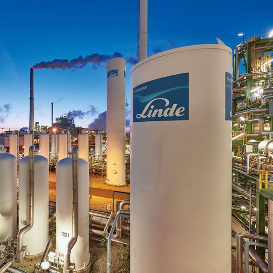 Linde errichtet am konzernweit größten Komplex für die Gaseerzeugung in Leuna einen zusätzlichen Wasserstoff-Verflüssiger. Linde errichtet am konzernweit größten Komplex für die Gaseerzeugung in Leuna einen zusätzlichen Wasserstoff-Verflüssiger.
