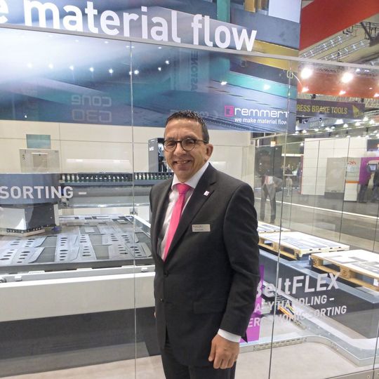 Michael Göbel, Leiter strategischer Vertrieb bei Remmert, präsentiert die Sortflex am Stand. Michael Göbel, Leiter strategischer Vertrieb bei Remmert, präsentiert die Sortflex am Stand.