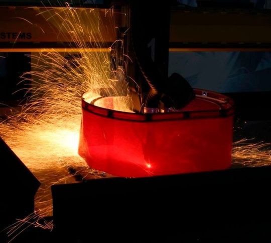 Esab demonstriert auf der Euroblech 2018 das automatisierte Fasenschneiden mit dem Plasmabrennern der i-Serie - dem Plasmaschneidsystem DMX in Kombination mit dem Digitaltool Esab-Cutcloud. Zu erleben in Halle 13 am Stand E16. Esab demonstriert auf der Euroblech 2018 das automatisierte Fasenschneiden mit dem Plasmabrennern der i-Serie - dem Plasmaschneidsystem DMX in Kombination mit dem Digitaltool Esab-Cutcloud. Zu erleben in Halle 13 am Stand E16.