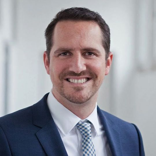 Alexander Kropf, bei Glinicke zuständig für die Digitalisierung des Geschäfts, skizziert auf dem „Mobile.de Weckruf 2018“ die E-Commerce-Strategie der Gruppe mit Sitz in Kassel. Alexander Kropf, bei Glinicke zuständig für die Digitalisierung des Geschäfts, skizziert auf dem „Mobile.de Weckruf 2018“ die E-Commerce-Strategie der Gruppe mit Sitz in Kassel.