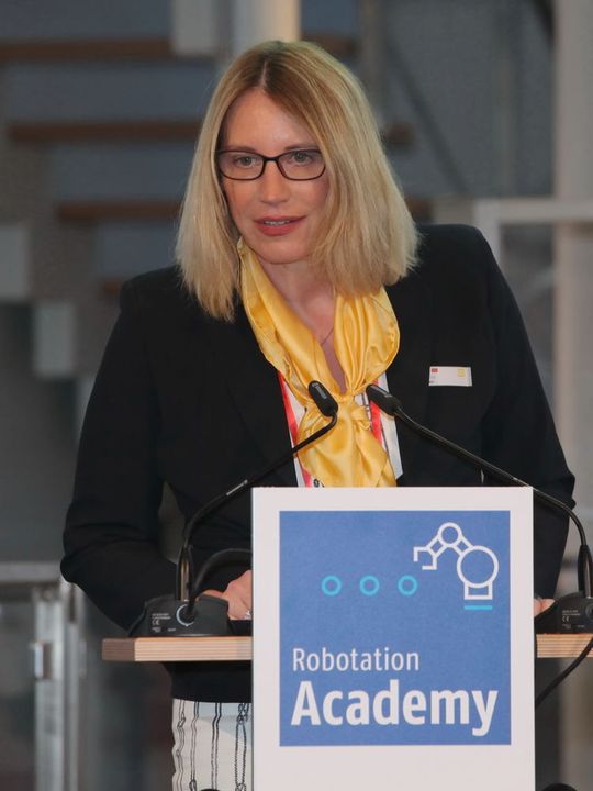 Für Dr. Ellen McMillan, General Manager Greater China bei Harting, ist Harting gut aufgestellt, um chinesische Unternehmen bei der Überwachung und Visualisierung ihrer digitalisierten Fertigungsprozesse zu unterstützen.