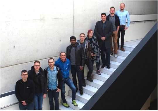 Im September nahmen neun Studenten die Herausforderung an, sich berufsbegleitend Schritt für Schritt zum Simulationsexperten weiterzubilden. Nach der erfolgreichen Master-Thesis erwartet sie der Abschluss zum „Master of Engineering“. Im September nahmen neun Studenten die Herausforderung an, sich berufsbegleitend Schritt für Schritt zum Simulationsexperten weiterzubilden. Nach der erfolgreichen Master-Thesis erwartet sie der Abschluss zum „Master of Engineering“.