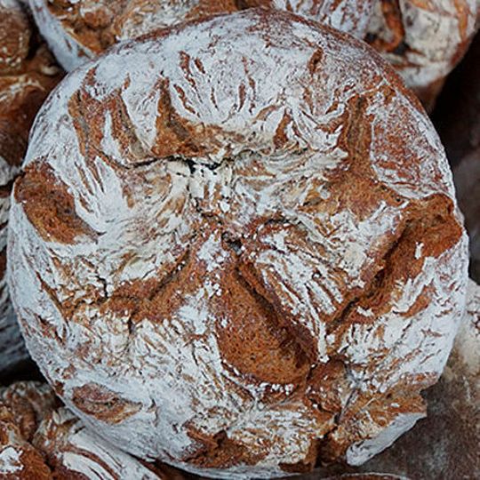 Das potenziell krebserregende Acrylamid kann bei starker Hitzeeinwirkung in stärkehaltigen Lebensmitteln entstehen. Eine neue Studie der Universität Hohenheim zeigt, wie sich Ausgangsstoffe bereits im Getreide durch richtige Sortenauswahl reduzieren lassen. Das potenziell krebserregende Acrylamid kann bei starker Hitzeeinwirkung in stärkehaltigen Lebensmitteln entstehen. Eine neue Studie der Universität Hohenheim zeigt, wie sich Ausgangsstoffe bereits im Getreide durch richtige Sortenauswahl reduzieren lassen.