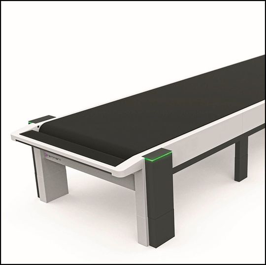 Mit dem Förderband „LoopFLEX“ lassen sich geschnittene Fertigteile schnell und ergonomisch durch einen Mitarbeiter absortieren. Mit dem Förderband „LoopFLEX“ lassen sich geschnittene Fertigteile schnell und ergonomisch durch einen Mitarbeiter absortieren.