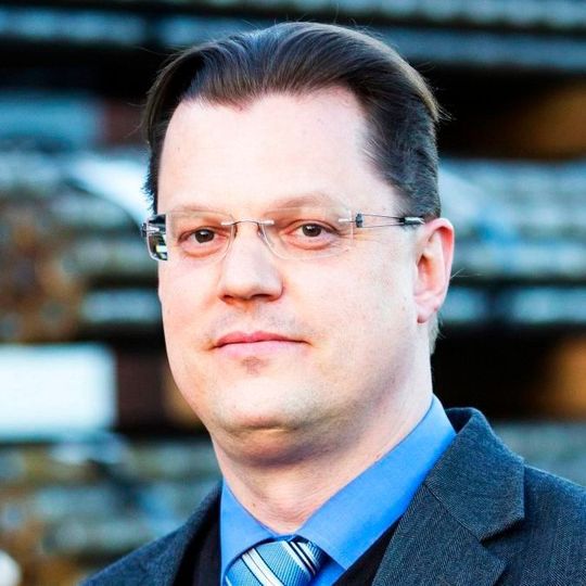 „Die Initiative möchte den Austausch über Leichtbau entlang der kompletten Lieferkette Stahlherstellung – Massivumformung – Komponentenherstellung bis hin zum Einsatz im Automobil, befördern“, erläutert Hans-Willi Raedt, Sprecher der Initiative für die Massivumformer. „Die Initiative möchte den Austausch über Leichtbau entlang der kompletten Lieferkette Stahlherstellung – Massivumformung – Komponentenherstellung bis hin zum Einsatz im Automobil, befördern“, erläutert Hans-Willi Raedt, Sprecher der Initiative für die Massivumformer.