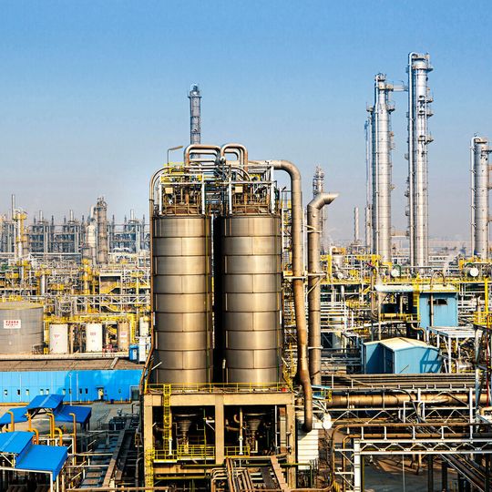 BASF-YPC, a 50-50 petrochemical joint venture between BASF and Sinopec with a total investment of $ 4.5 billion, occupies an area of 220 hectares. BASF-YPC, a 50-50 petrochemical joint venture between BASF and Sinopec with a total investment of $ 4.5 billion, occupies an area of 220 hectares.