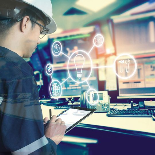 Mit einer Planungssoftware werden alle für die Instandhaltung wichtigen Daten papierlos dokumentiert und zentral abgespeichert. Mit einer Planungssoftware werden alle für die Instandhaltung wichtigen Daten papierlos dokumentiert und zentral abgespeichert.