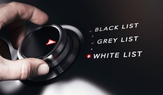 Das Whitelisting erlaubt es Maschinen, nur ganz bestimmte Abläufe durchzuführen. Das Whitelisting erlaubt es Maschinen, nur ganz bestimmte Abläufe durchzuführen.