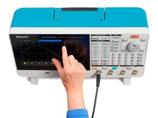 Der Funktionsgenerator AFG3100 bietet ein Touch-Display mit neun Zoll und eine vertikale Auflösung von 14 Bit. Der Funktionsgenerator AFG3100 bietet ein Touch-Display mit neun Zoll und eine vertikale Auflösung von 14 Bit.