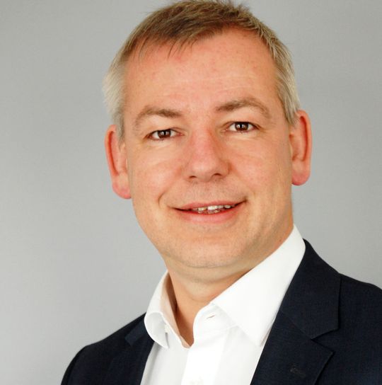 Ole Stein, Vertriebsleiter medizinische Komponenten und Sets, Mednet, zeigt auf dem Forum eine effiziente Lösung für das Vorgehen gemäß Artikel 12 MDD sowie für die mit diesem Verfahren verbundenen Probleme. Ole Stein, Vertriebsleiter medizinische Komponenten und Sets, Mednet, zeigt auf dem Forum eine effiziente Lösung für das Vorgehen gemäß Artikel 12 MDD sowie für die mit diesem Verfahren verbundenen Probleme.