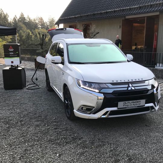 Mit dem neuen Outlander PHEV probiert sich Mitsubishi Motors Deutschland auch an einem neuen digitalen Kunden-Service. Mit dem neuen Outlander PHEV probiert sich Mitsubishi Motors Deutschland auch an einem neuen digitalen Kunden-Service.