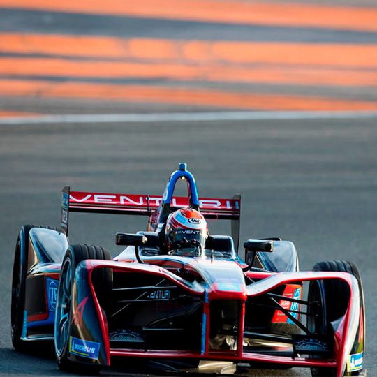 Rohm Semiconductor liefert SiC-Komponenten an das Formel-E-Team von Venturi. Rohm Semiconductor liefert SiC-Komponenten an das Formel-E-Team von Venturi.
