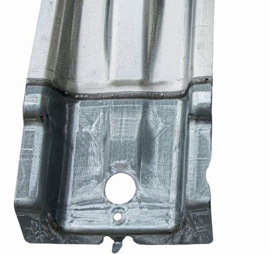 Mit dem CMT-Schweißprozess von Fronius lassen sich Stahl und Aluminium prozesssicher und effizient fügen, weil verbleichsweise wenig Wärme die Fügestelle belastet. Magna Steyr hat den Prozess optimiert und setzt damit nun den wirtschaftlichen Leichtbau per Materialmix um. Mit dem CMT-Schweißprozess von Fronius lassen sich Stahl und Aluminium prozesssicher und effizient fügen, weil verbleichsweise wenig Wärme die Fügestelle belastet. Magna Steyr hat den Prozess optimiert und setzt damit nun den wirtschaftlichen Leichtbau per Materialmix um.