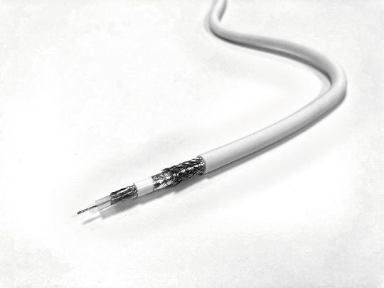 S-EE-Flex NXG von E&E Kabeltechnik ist ein spezieller Kabelmantel aus Silikon, der eine modifizierte, nicht haftende und reibungsmindernde Oberfläche aufweist.