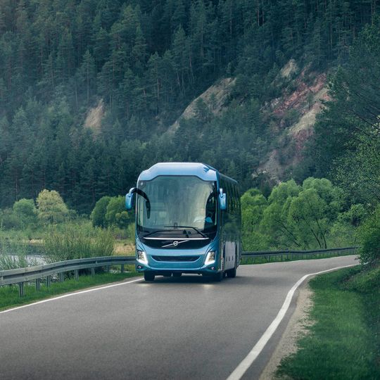 Die Fahrzeuge der neuen Reisebus-Generation Volvo 9000 können auf die jeweiligen Einsatzanforderungen und Ansprüche der Reisebus-Unternehmer zugeschnitten werden. Die Fahrzeuge der neuen Reisebus-Generation Volvo 9000 können auf die jeweiligen Einsatzanforderungen und Ansprüche der Reisebus-Unternehmer zugeschnitten werden.