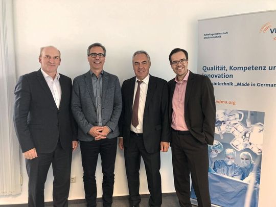 Vorsitz und Geschäftsstelle der AG Medizintechnik: Diethelm Carius, Marc Stanesby, Edgar Mähringer-Kunz, Niklas Kuczaty (v.l.n.r.) Vorsitz und Geschäftsstelle der AG Medizintechnik: Diethelm Carius, Marc Stanesby, Edgar Mähringer-Kunz, Niklas Kuczaty (v.l.n.r.)
