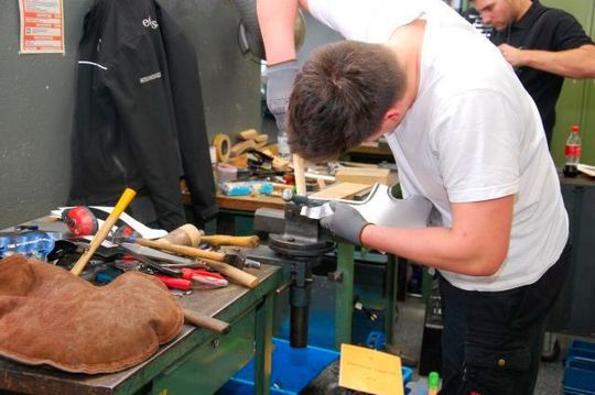 Sorgenkind Nachwuchs: Seit Jahren sinken die Ausbildungszahlen im Karosseriebauer-Handwerk. Sorgenkind Nachwuchs: Seit Jahren sinken die Ausbildungszahlen im Karosseriebauer-Handwerk.