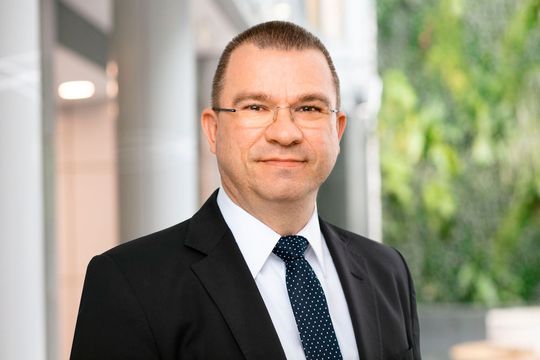 Jörg Amelung, Leiter der Forschungsfabrik Mikroelektronik Deutschland (FMD), spricht mit uns über das Konzept, die Ziele und die Zukunft der FMD. Jörg Amelung, Leiter der Forschungsfabrik Mikroelektronik Deutschland (FMD), spricht mit uns über das Konzept, die Ziele und die Zukunft der FMD.