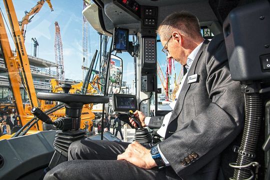 Der Einsatz von Force-Feedback-Systemen ist überall sinnvoll, wo Bediener die Anwendung im Blick behalten müssen. Typische Beispiele sind Lenkungen von Kranen oder die Schaufel-Bedienung bei Baggern oder Radladern. Der Einsatz von Force-Feedback-Systemen ist überall sinnvoll, wo Bediener die Anwendung im Blick behalten müssen. Typische Beispiele sind Lenkungen von Kranen oder die Schaufel-Bedienung bei Baggern oder Radladern.