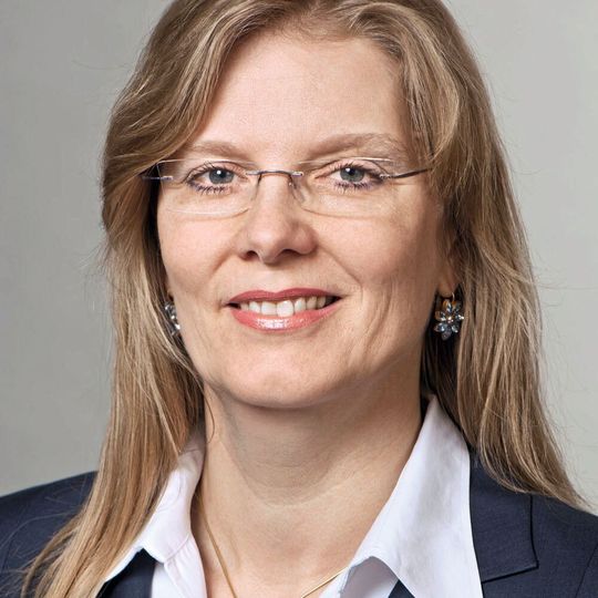 Prof. Dr.-Ing. Birgit Vogel-Heuser, TU München: „Software ist eine der, wenn nicht die Möglichkeit, Produkte und Produktionsanlagen schnell mit neuen Features vom Wettbewerb abzugrenzen.“ Prof. Dr.-Ing. Birgit Vogel-Heuser, TU München: „Software ist eine der, wenn nicht die Möglichkeit, Produkte und Produktionsanlagen schnell mit neuen Features vom Wettbewerb abzugrenzen.“
