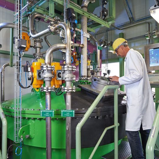 Der Spezialchemiekonzern Lanxess investiert in die Ionenaustauscher-Produktion in Leverkusen. Der Spezialchemiekonzern Lanxess investiert in die Ionenaustauscher-Produktion in Leverkusen.