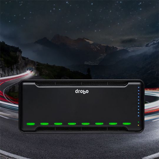 Das Drobo D8-Array ist für den Einsatz in KMUs gedacht, die mit datenintensiven Kreativanwendungen arbeiten. Das Drobo D8-Array ist für den Einsatz in KMUs gedacht, die mit datenintensiven Kreativanwendungen arbeiten.