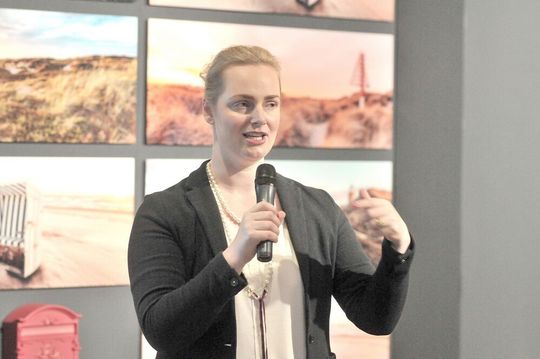 Dr. Elisabeth Wehling: „Unterschätzen Sie die Macht der Sprache zu keinem Zeitpunkt. Seien Sie in Ihrer Sprache immer so konkret wie möglich.“