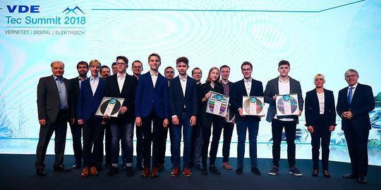 Auf dem VDE Tec Summit in Berlin wurden die Sieger des VDE/BMBF-Schülerwettbewerbs INVENT a CHIP 2018 ausgezeichnet. Auf dem VDE Tec Summit in Berlin wurden die Sieger des VDE/BMBF-Schülerwettbewerbs INVENT a CHIP 2018 ausgezeichnet.