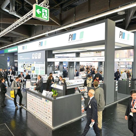 Die SPS IPC Drives ist für PI die ideale Plattform, ihren neuen „Industrie 4.0 Demonstrator“ vorzustellen, der Profinet im Umfeld von Industrie 4.0 und die Verbindung zwischen Automatisierung und IT in zahlreichen Anwendungsszenarien zeigt. Die SPS IPC Drives ist für PI die ideale Plattform, ihren neuen „Industrie 4.0 Demonstrator“ vorzustellen, der Profinet im Umfeld von Industrie 4.0 und die Verbindung zwischen Automatisierung und IT in zahlreichen Anwendungsszenarien zeigt.