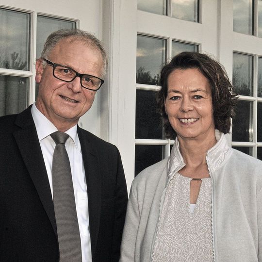Präsidentenwechsel beim Kfz-Gewerbe Schleswig-Holstein: Nina Eskildsen tritt die Nachfolge von Rolf-Dieter Fröhling an. Präsidentenwechsel beim Kfz-Gewerbe Schleswig-Holstein: Nina Eskildsen tritt die Nachfolge von Rolf-Dieter Fröhling an.