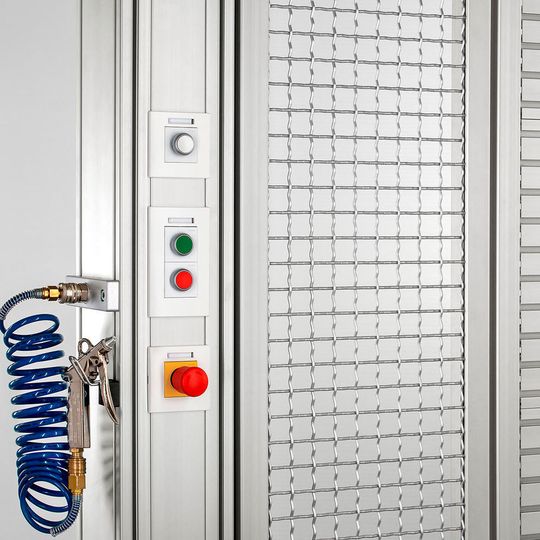 Durch die Verbindung von Adapter M45 und Befestigungsadapter entstehen modulare Lösungen für Installationssäulen, Arbeitstische und Maschinen. Durch die Verbindung von Adapter M45 und Befestigungsadapter entstehen modulare Lösungen für Installationssäulen, Arbeitstische und Maschinen.