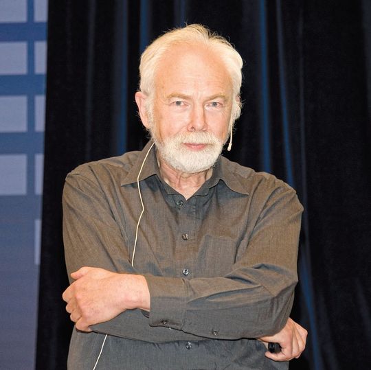 Prof. Dr. rer. nat. Jochen Ludewig:
Der Experte für Software Engineering hat in den vergangenen 30 Jahren an Hochschulen der Schweiz und an der Universität Stuttgart Software Engineering in Forschung und Lehre vertreten. Sein besonderes Interesse gilt der Software-Qualität und dem Software-Projektmanagement. Mit dem Studiengang Softwaretechnik hat Ludewig in Stuttgart ein viel beachtetes Modell geschaffen. Prof. Dr. rer. nat. Jochen Ludewig:
Der Experte für Software Engineering hat in den vergangenen 30 Jahren an Hochschulen der Schweiz und an der Universität Stuttgart Software Engineering in Forschung und Lehre vertreten. Sein besonderes Interesse gilt der Software-Qualität und dem Software-Projektmanagement. Mit dem Studiengang Softwaretechnik hat Ludewig in Stuttgart ein viel beachtetes Modell geschaffen.