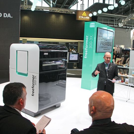 Arburg's Managing Director Technology & Engineering, Heinz Gaub, presents the Freeformer 300-3X at Formnext 2018. Arburg's Managing Director Technology & Engineering, Heinz Gaub, presents the Freeformer 300-3X at Formnext 2018.