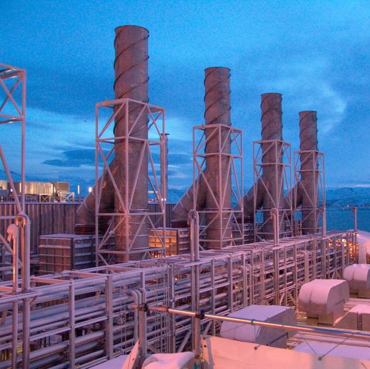 Lindes größte LNG-Anlage in Europa befindet sich auf der Insel Melkoya. Die Anlage hat eine Produktionskapazität von 4,3 Millionen Tonnen Flüssigerdgas. Lindes größte LNG-Anlage in Europa befindet sich auf der Insel Melkoya. Die Anlage hat eine Produktionskapazität von 4,3 Millionen Tonnen Flüssigerdgas.