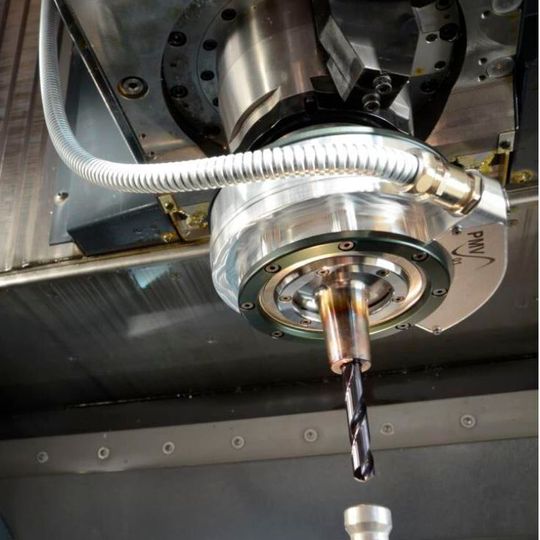 With the ultrasonic vibration system for drilling and milling tools of the Fraunhofer-IWU, materials such as fiber-reinforced plastics and ceramics can be processed much more easily than before. With the ultrasonic vibration system for drilling and milling tools of the Fraunhofer-IWU, materials such as fiber-reinforced plastics and ceramics can be processed much more easily than before.
