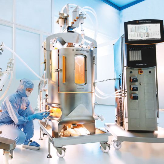 Blick in ein Zellkultur-Labor mit Technik von Sartorius Stedim Biotech Blick in ein Zellkultur-Labor mit Technik von Sartorius Stedim Biotech