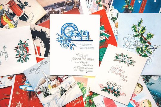 Alle Jahre wieder stehen Unternehmen vor einer ganz bestimmten Herausforderung: die Weihnachtskarten. Alle Jahre wieder stehen Unternehmen vor einer ganz bestimmten Herausforderung: die Weihnachtskarten.