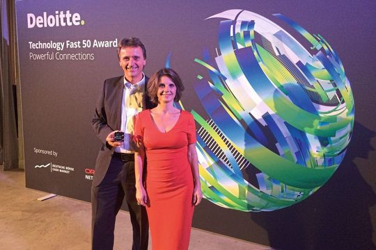 Wolfgang Peter, Managing Director von optical control und Stefanie Rüdell, Marketing optical control, freuen sich über den Fast Fifty Award. Wolfgang Peter, Managing Director von optical control und Stefanie Rüdell, Marketing optical control, freuen sich über den Fast Fifty Award.