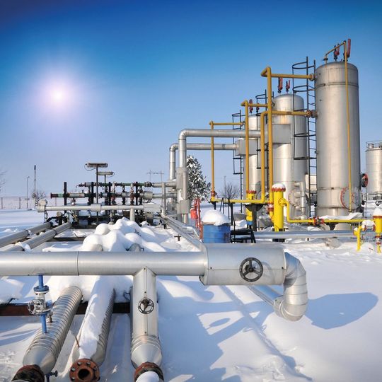 If a pipe trace heating system fails in winter, the entire plant is shut down — and the damage is immense. If a pipe trace heating system fails in winter, the entire plant is shut down — and the damage is immense.