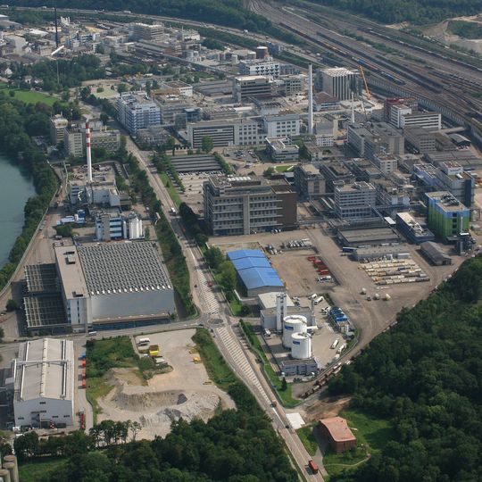Die benachbarten Industrieparks in Muttenz bei Basel Die benachbarten Industrieparks in Muttenz bei Basel