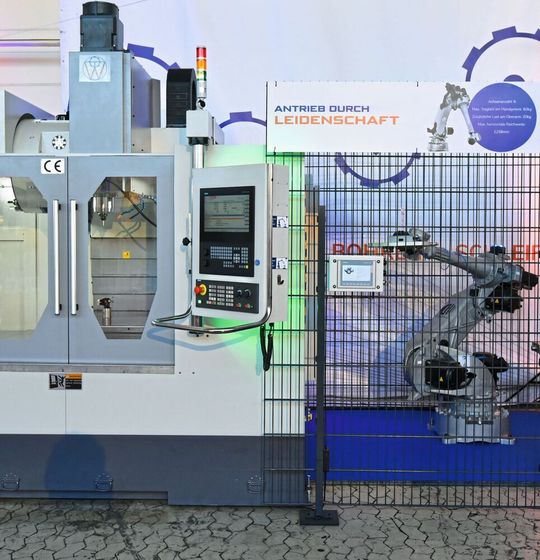 Dieses modular aufgebaute Bearbeitungszentrum samt Roboter war das Highlight der Neuentwicklungen auf der Hausmesse des Maschinenbauunternehmens Maschinen-Wagner Werkzeugmaschinen am 11. November in Renchen. Dieses modular aufgebaute Bearbeitungszentrum samt Roboter war das Highlight der Neuentwicklungen auf der Hausmesse des Maschinenbauunternehmens Maschinen-Wagner Werkzeugmaschinen am 11. November in Renchen.