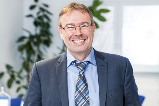 Günter Hiermaier, bislang Leiter Vertrieb, ist neben Ernst Prost nunmehr Co-Geschäftsführer von Liqui Moly. Den Verkauf des Unternehmens an Würth sieht er positiv. Günter Hiermaier, bislang Leiter Vertrieb, ist neben Ernst Prost nunmehr Co-Geschäftsführer von Liqui Moly. Den Verkauf des Unternehmens an Würth sieht er positiv.