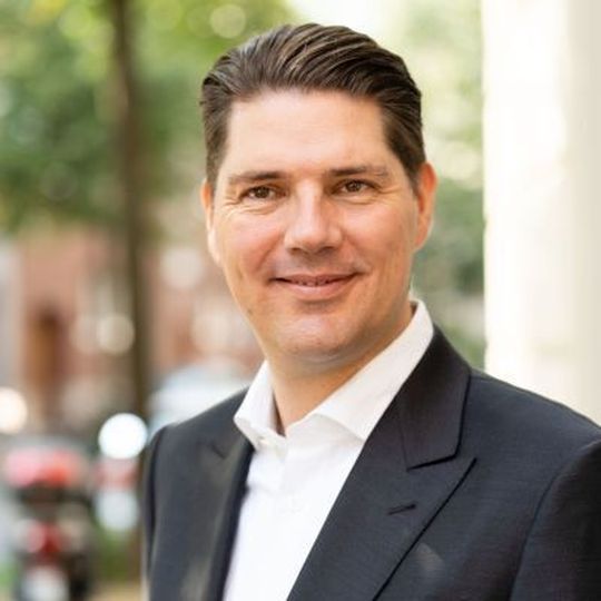 Thomas Alberti: Als Vice President Sales für strategische Accounts im Logistik- und Retail-Bereich sowie als Global Account Director ist er die Brücke zu den Kunden der Software AG. Thomas Alberti: Als Vice President Sales für strategische Accounts im Logistik- und Retail-Bereich sowie als Global Account Director ist er die Brücke zu den Kunden der Software AG.