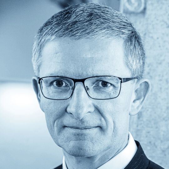 Thomas Pfenning: Der promovierte Doktor der Informatik arbeitet seit 20 mehr als 20 Jahren bei Microsoft. Als Director of Software Engineering im Azure Storage Team ist er unter anderem verantwortlich für den Bereich Intelligent Edge Appliances. Thomas Pfenning: Der promovierte Doktor der Informatik arbeitet seit 20 mehr als 20 Jahren bei Microsoft. Als Director of Software Engineering im Azure Storage Team ist er unter anderem verantwortlich für den Bereich Intelligent Edge Appliances.