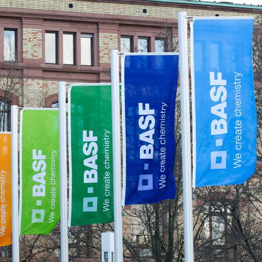 BASF’s new strategy aims for both profitable and CO2-neutral growth. BASF’s new strategy aims for both profitable and CO2-neutral growth.