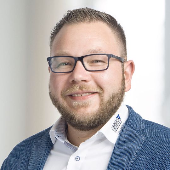 Patrick Kordes verantwortet den Vertrieb bei „Deine Autobörse“. Die Plattform hat jetzt eine Kooperation mit den Händlerverbänden von Kia und Mitsubishi vereinbart. Patrick Kordes verantwortet den Vertrieb bei „Deine Autobörse“. Die Plattform hat jetzt eine Kooperation mit den Händlerverbänden von Kia und Mitsubishi vereinbart.